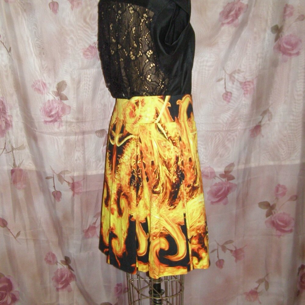 🔥 size 10 GIVENCHY Pleated Skirt FIRE Print - Picture 4 of 11